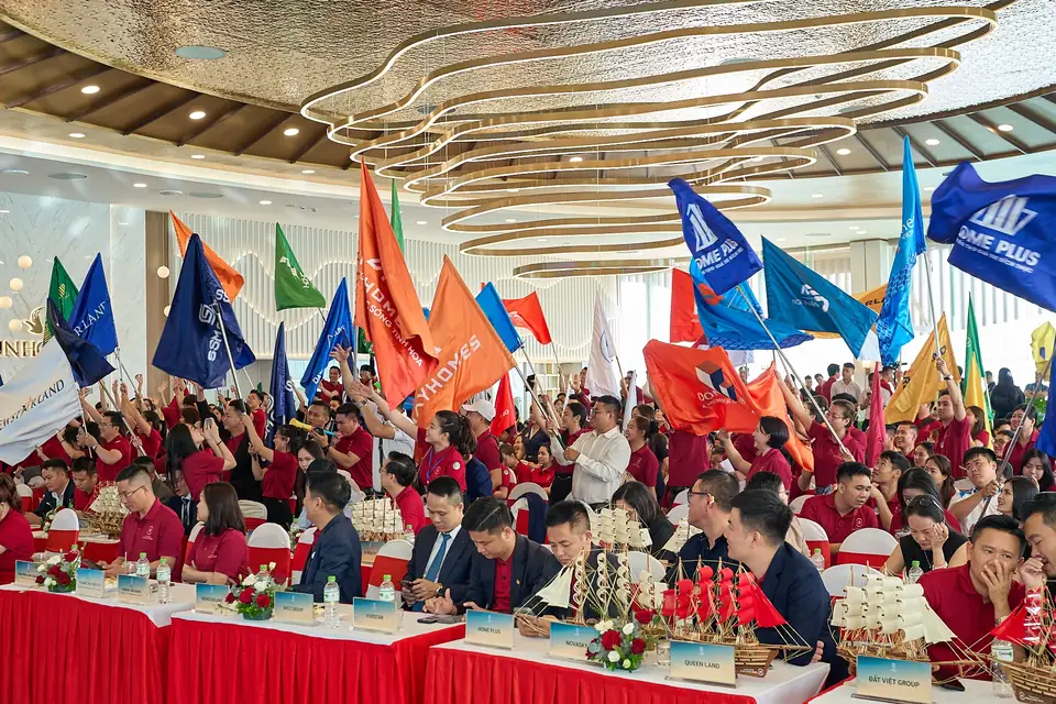 Không khí sự kiện khai trương Vin Làng Vân