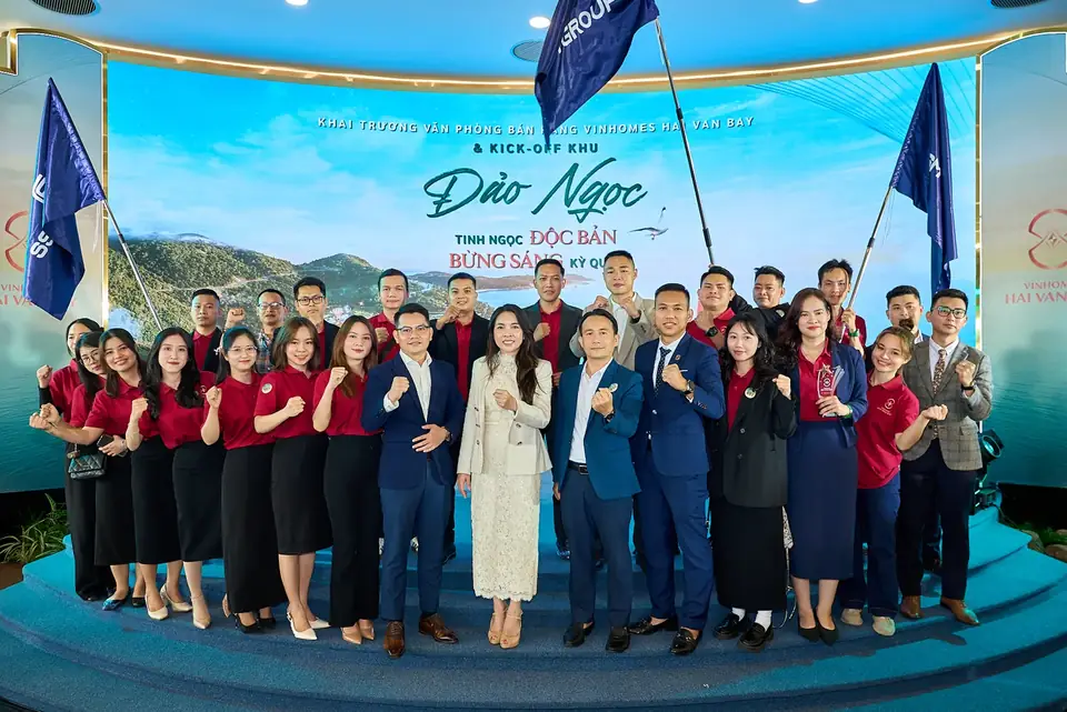 Team tại sự kiện Vin Làng Vân